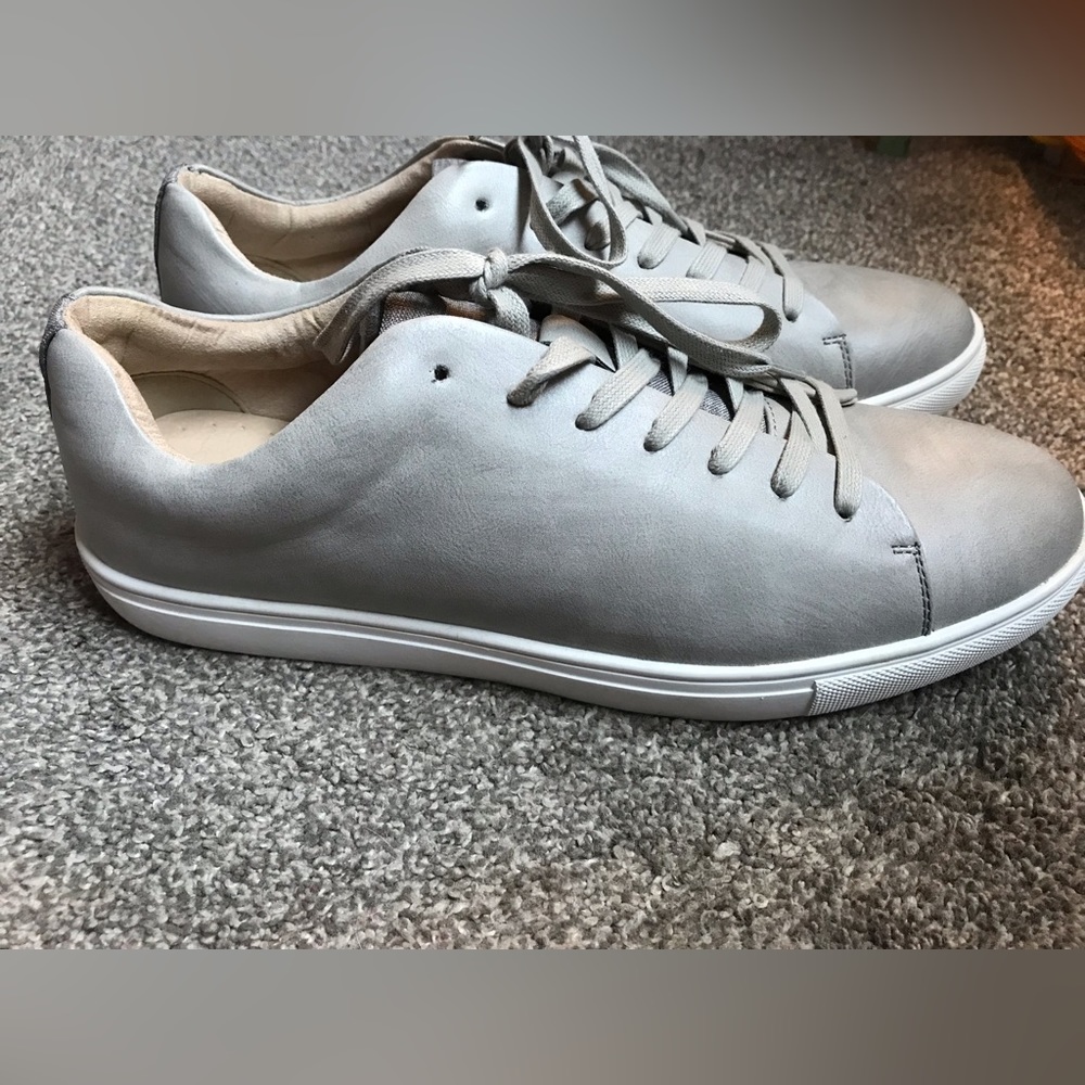Unlisted by Kenneth Cole mens shoes size 9